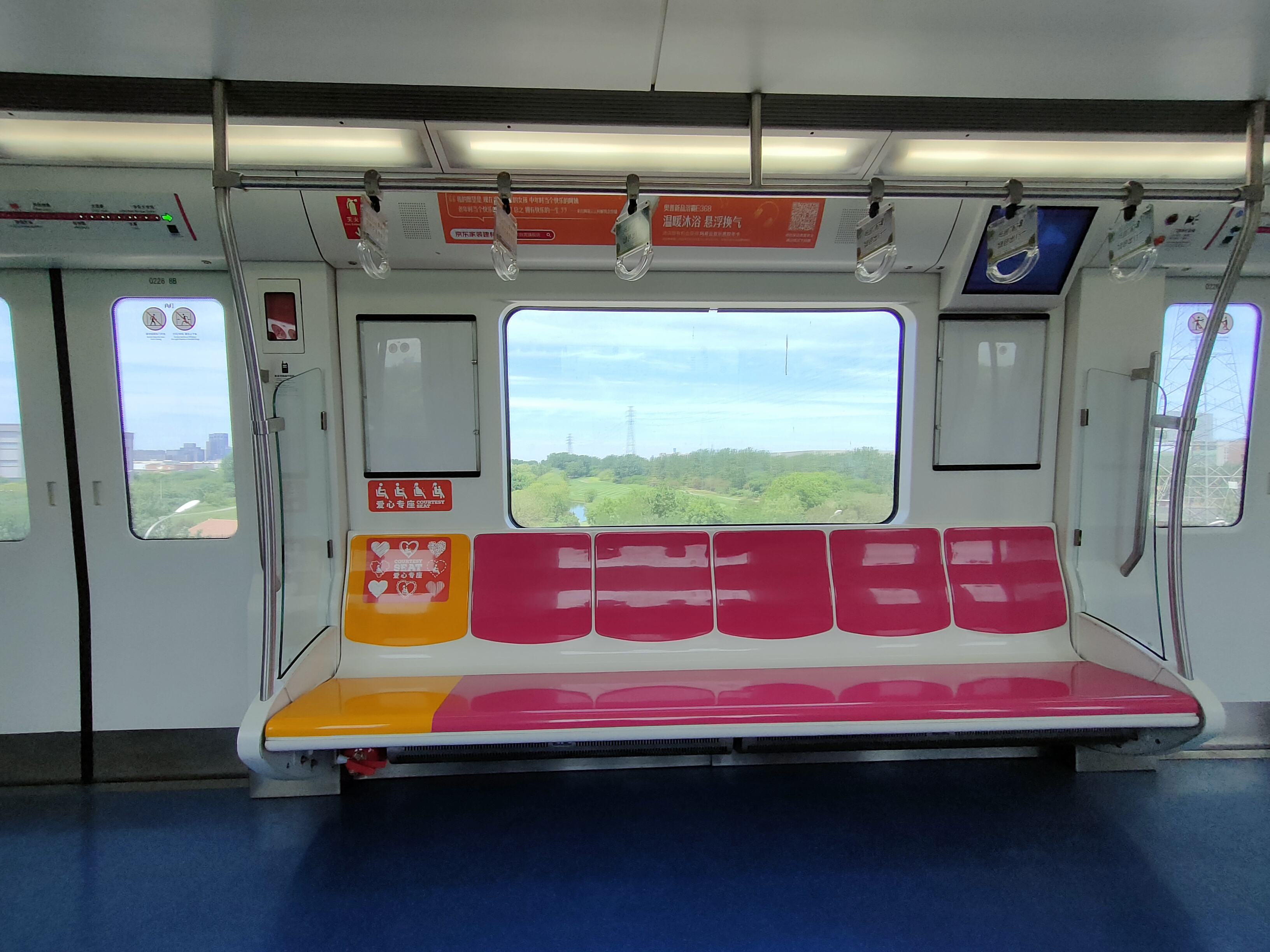 英特寶涂料-地鐵機車內(nèi)飾應用4